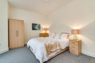 1 bed flat, The Crescent, Central, Plymouth, PL13AB - Image 2